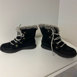 Sorel Women’s Black Winter Boots with Fur Trim 7.5